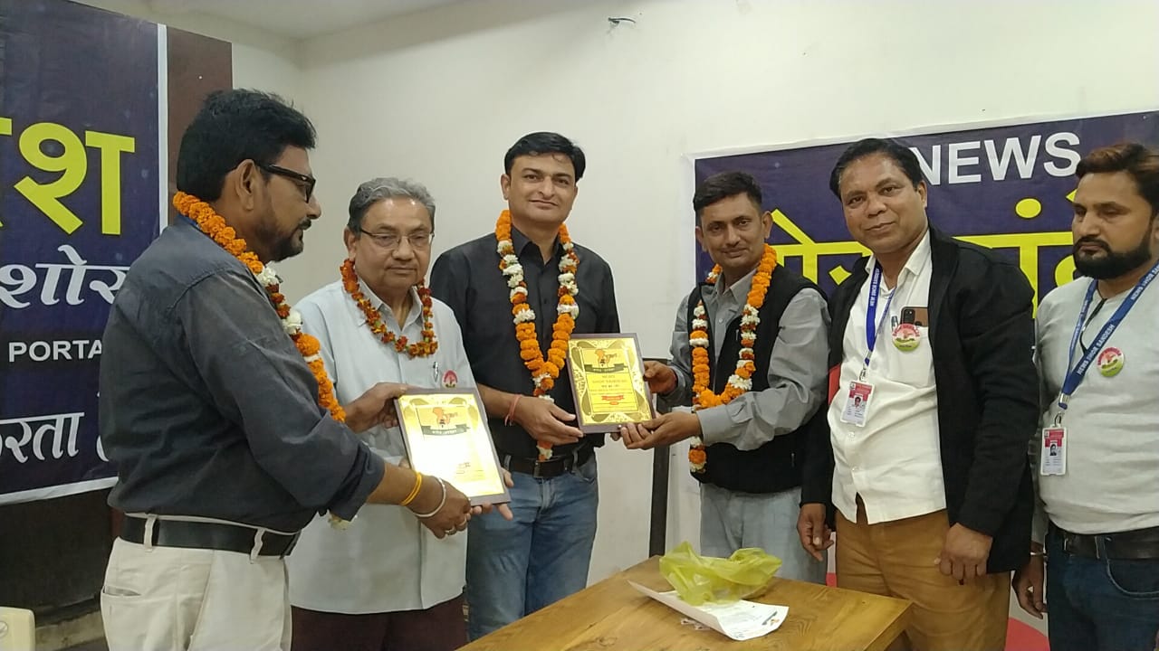 शोर संदेश न्यूज़ के सभी जिलों में फैले ऊर्जावान एवं क्रियाशील प्रतिनिधि समाज के दबे कुचले एवं असहाय लोगों की आवाज बनकर उनके हक