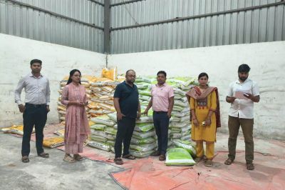 उर्वरक दुकानों में अनियमितता उजागर, एक दुकान सील तो दूसरी पर 21 दिन का प्रतिबंध