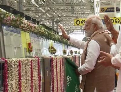  पीएम मोदी ने मेरठ मेट्रो और नमो भारत ट्रेन को दिखाई हरी झंडी, छात्रों के साथ किया सफर