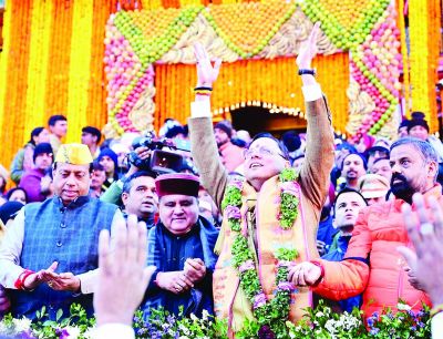  वैदिक मंत्रोच्चार और विधि विधान के साथ खुले बद्रीनाथ के द्वार, जयकारों से गूंजा पूरा धाम