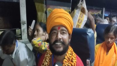  कड़े सुरक्षा इंतजामों के बीच जम्मू बेस कैंप से अमरनाथ यात्रियों का सातवां जत्था रवाना