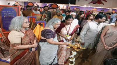  &lsquo;वीव्स ऑफ़ इंडिया&rsquo; महोत्सव में दिख रही भारत की समृद्ध हथकरघा विरासत, 116 पारंपरिक बुनाई शैलियों का प्रदर्शन