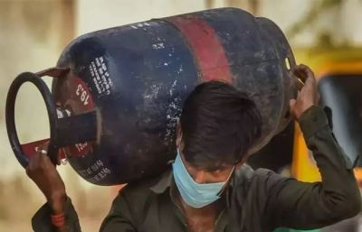  कमर्शियल LPG सिलेंडर की कीमत में 200 रुपए से अधिक की कटौती, लोगों ने सरकार को कहा धन्यवाद