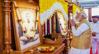  पीएम मोदी ने जारी किए वाल्मीकि रामायण और वेदांत भिक्षुओं की कहानियों के कन्नड़ अनुवाद