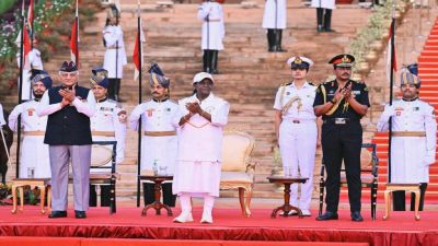  राष्ट्रपति मुर्मु ने पीबीजी सोल्जरथॉन को दिखाई हरी झंडी, मांडविया ने एनसीसी साइक्लोथॉन में लिया हिस्सा