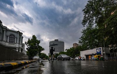  दिल्ली-एनसीआर में बारिश से बढ़ी ठंड, वायु प्रदूषण में दिखा सुधार
