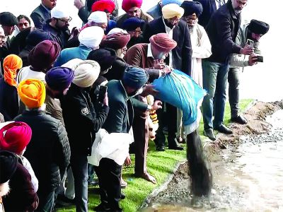  पूर्व पीएम सिंह के अस्थि विसर्जन में नहीं गया कांग्रेस का कोई बड़ा नेता