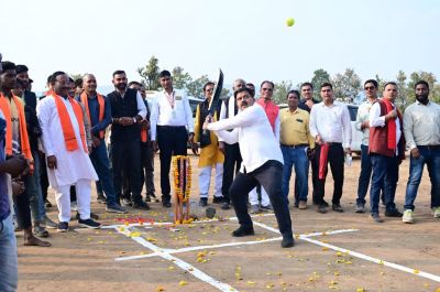 कुकरापानी में ग्रामीण क्रिकेट मैच का शुभारंभ, उप मुख्यमंत्री विजय शर्मा ने खिलाड़ियों का बढ़ाया हौसला