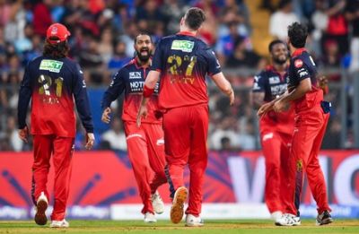   रॉयल चैलेंजर्स बेंगलुरु की धमाकेदार जीत, मुंबई इंडियंस को 18 रन से हराया